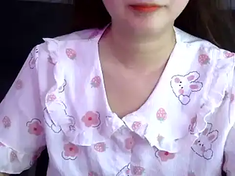 Snapshot of Bee_2k chatting on November 11, 4:45 am Bee 2k online show from November 11, 4:45 am