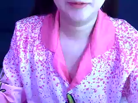 Snapshot of Bee_2k chatting on November 28, 4:48 am Bee 2k online show from November 28, 4:48 am