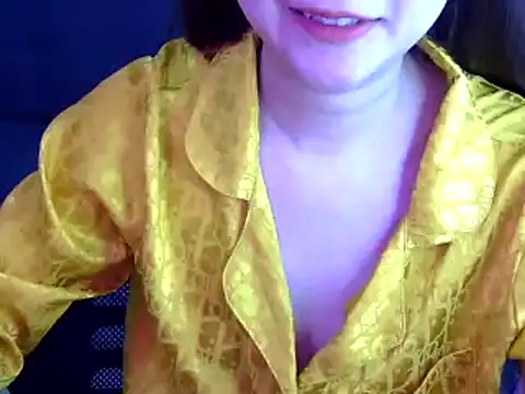 Snapshot of Bee_2k chatting on November 29, 4:59 am Bee 2k online show from November 29, 4:59 am