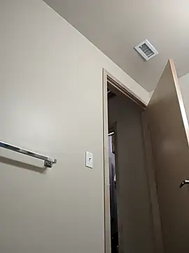 eatmeplease44 online show from March 2, 9:31 am