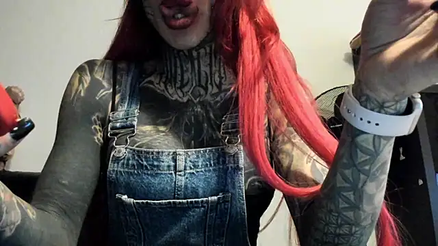 Snapshot of tamarapervert chatting on February 15, 8:43 pm tamarapervert online show from February 15, 8:43 pm