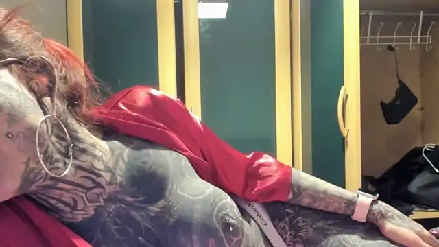 Snapshot of tamarapervert chatting on November 21, 10:41 pm tamarapervert online show from November 21, 10:41 pm