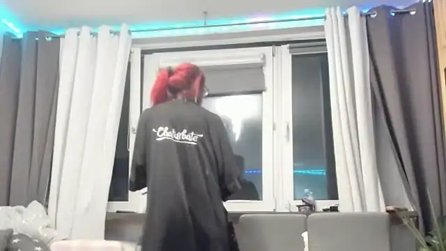 Snapshot of tamarapervert chatting on November 28, 11:07 pm tamarapervert online show from November 28, 11:07 pm