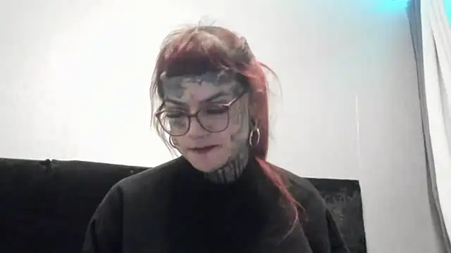 Snapshot of tamarapervert chatting on December 4, 8:17 pm tamarapervert online show from December 4, 8:17 pm