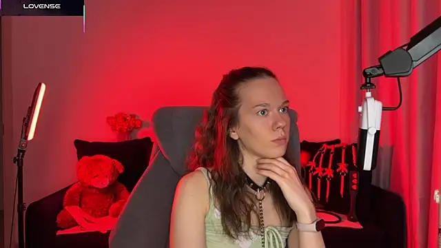 DivineBite online show from October 9, 5:00 pm