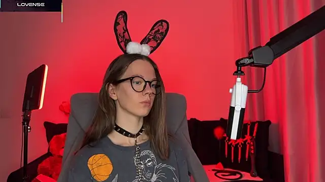 DivineBite online show from October 18, 3:24 pm