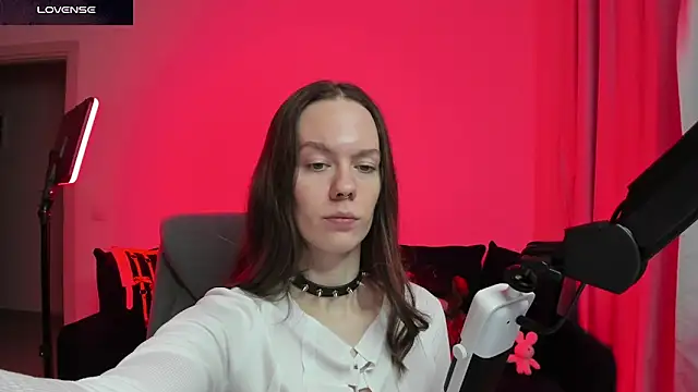 Snapshot of DivineBite chatting on February 11, 4:12 pm DivineBite online show from February 11, 4:12 pm