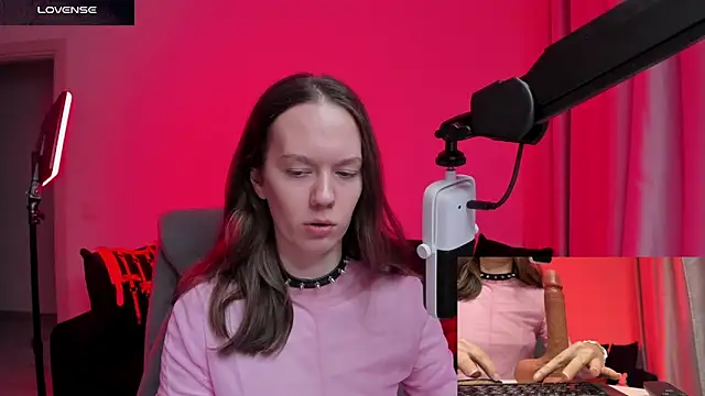 Snapshot of DivineBite chatting on February 13, 2:24 pm DivineBite online show from February 13, 2:24 pm