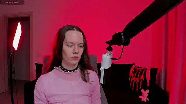 Snapshot of DivineBite chatting on February 14, 3:31 pm DivineBite online show from February 14, 3:31 pm