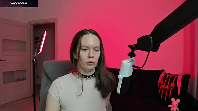 Snapshot of DivineBite chatting on February 17, 4:35 pm DivineBite online show from February 17, 4:35 pm