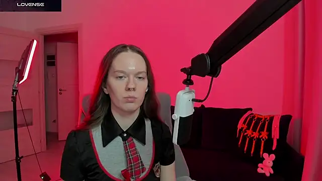 Snapshot of DivineBite chatting on February 19, 5:31 pm DivineBite online show from February 19, 5:31 pm