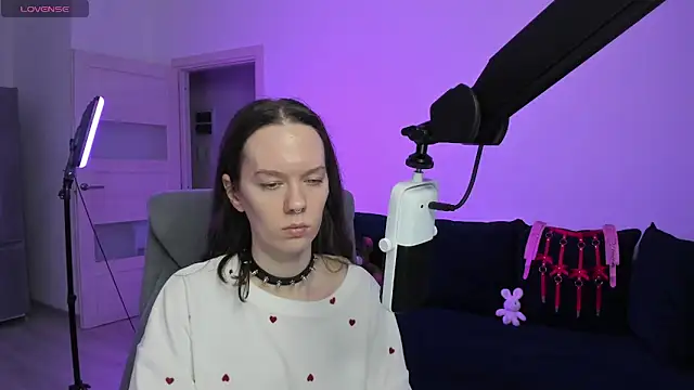 Snapshot of DivineBite chatting on February 20, 2:39 pm DivineBite online show from February 20, 2:39 pm