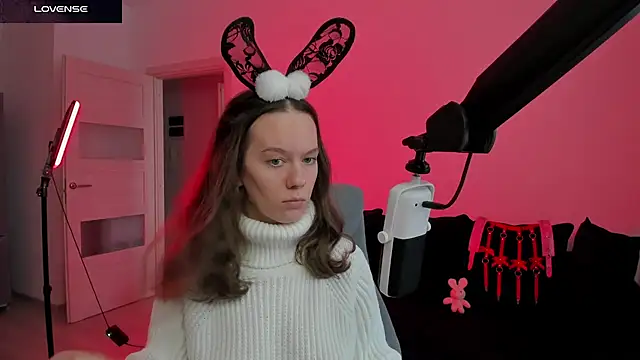 Snapshot of DivineBite chatting on February 21, 2:07 pm DivineBite online show from February 21, 2:07 pm