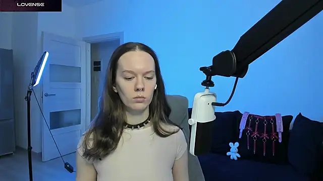 Snapshot of DivineBite chatting on February 22, 1:31 pm DivineBite online show from February 22, 1:31 pm