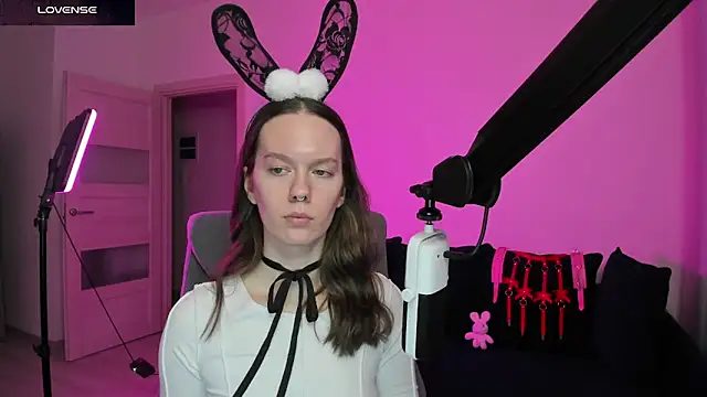 Snapshot of DivineBite chatting on February 25, 4:05 pm DivineBite online show from February 25, 4:05 pm