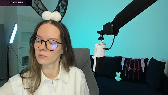 Snapshot of DivineBite chatting on February 27, 2:17 pm DivineBite online show from February 27, 2:17 pm