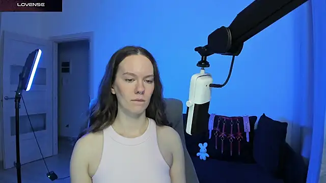 Snapshot of DivineBite chatting on March 1, 2:19 pm DivineBite online show from March 1, 2:19 pm