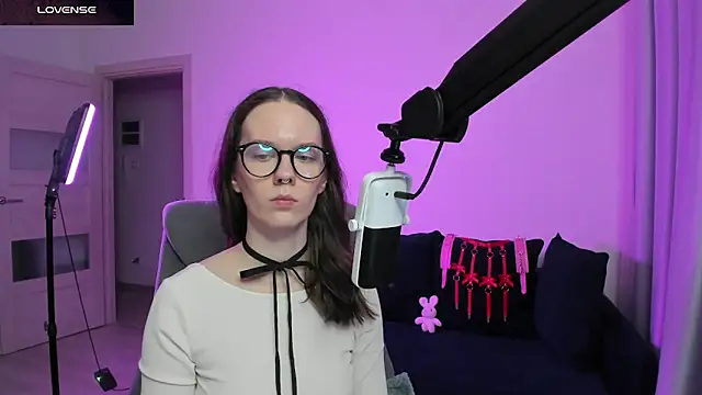 Snapshot of DivineBite chatting on March 2, 4:58 pm DivineBite online show from March 2, 4:58 pm