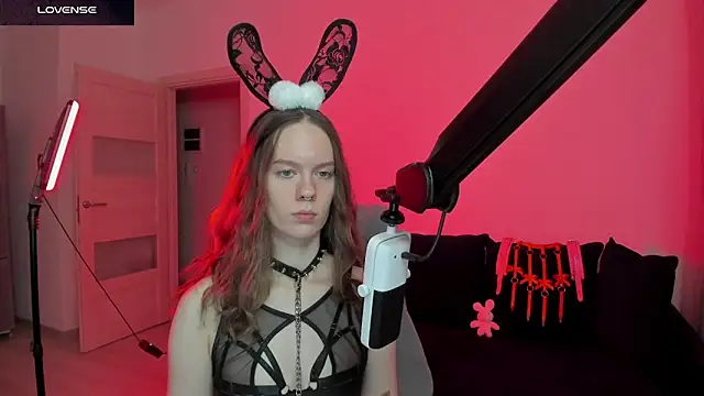 Snapshot of DivineBite chatting on March 3, 5:30 pm DivineBite online show from March 3, 5:30 pm