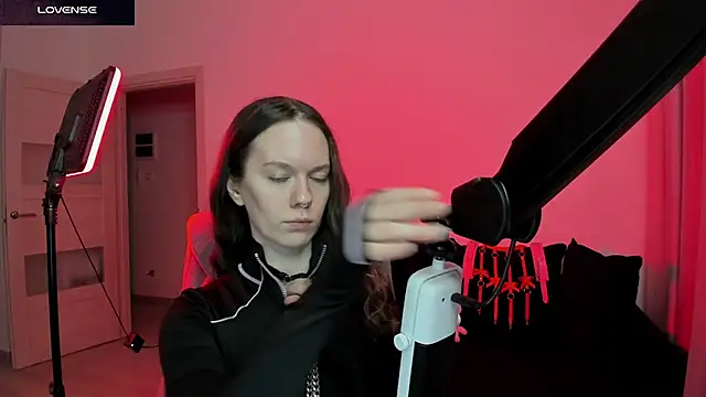 Snapshot of DivineBite chatting on March 5, 5:31 pm DivineBite online show from March 5, 5:31 pm