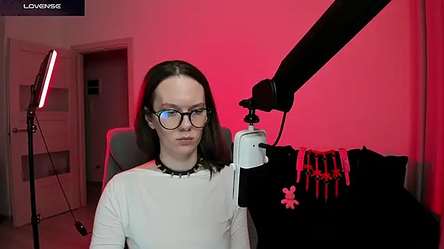 Snapshot of DivineBite chatting on March 6, 4:36 pm DivineBite online show from March 6, 4:36 pm