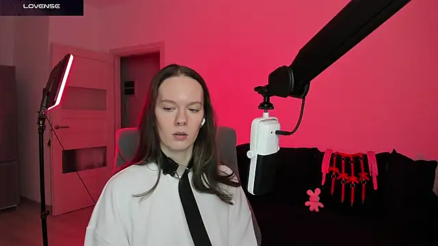 Snapshot of DivineBite chatting on March 9, 3:05 pm DivineBite online show from March 9, 3:05 pm