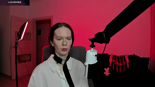 Snapshot of DivineBite chatting on March 10, 5:07 pm DivineBite online show from March 10, 5:07 pm