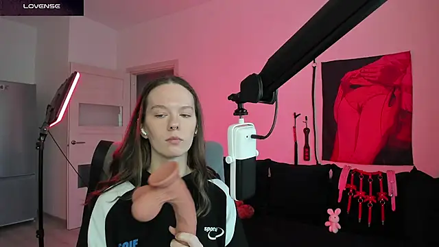 Snapshot of DivineBite chatting on March 15, 3:07 pm DivineBite online show from March 15, 3:07 pm