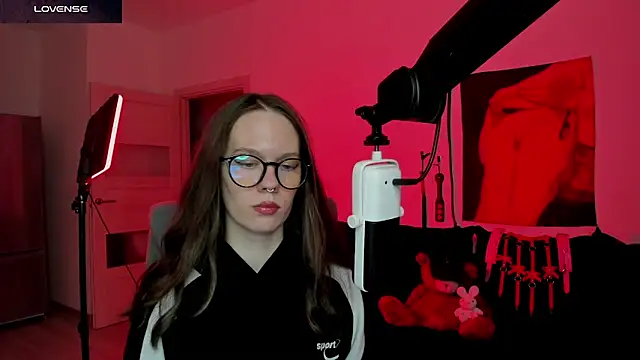 Snapshot of DivineBite chatting on March 18, 4:54 pm DivineBite online show from March 18, 4:54 pm