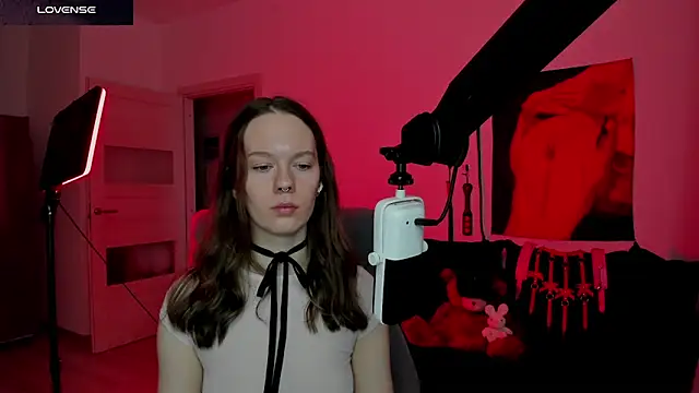 Snapshot of DivineBite chatting on March 19, 1:48 pm DivineBite online show from March 19, 1:48 pm