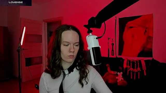 Snapshot of DivineBite chatting on March 28, 3:22 pm DivineBite online show from March 28, 3:22 pm