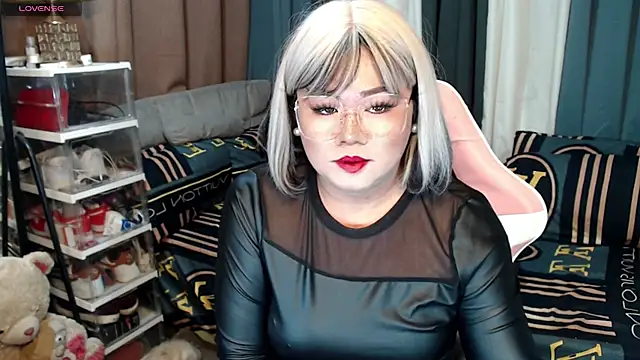 Snapshot of MagnificatMistress chatting on January 17, 5:19 pm MagnificatMistress online show from January 17, 5:19 pm