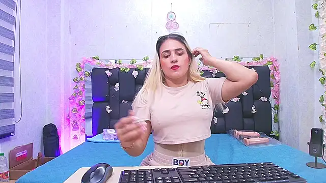  carolina fox online show from September 18, 3:08 am