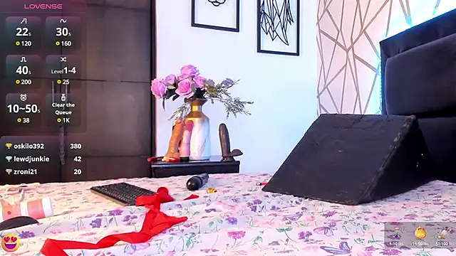 Snapshot of EmilyyRosee_ chatting on March 13, 12:46 pm EmilyyRosee online show from March 13, 12:46 pm