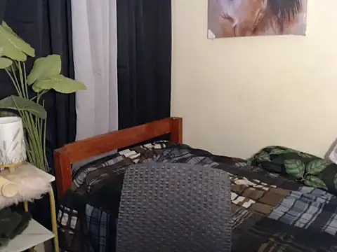 Snapshot of sweetyula chatting on January 7, 1:06 am sweetyula online show from January 7, 1:06 am