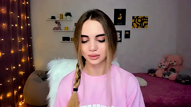 Snapshot of aPieceOfJoy chatting on December 7, 11:45 pm aPieceOfJoy online show from December 7, 11:45 pm