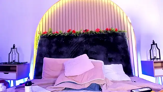 Karlagonzales  online show from January 28, 9:40 pm