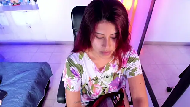 Karlagonzales  online show from February 7, 6:45 pm