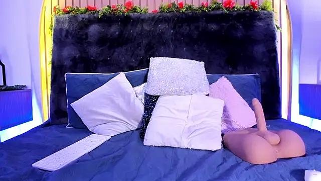 Karlagonzales  online show from February 21, 9:43 pm