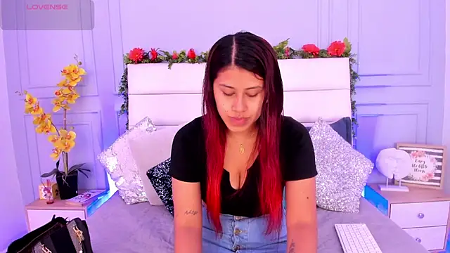 Karlagonzales  online show from March 15, 12:02 pm