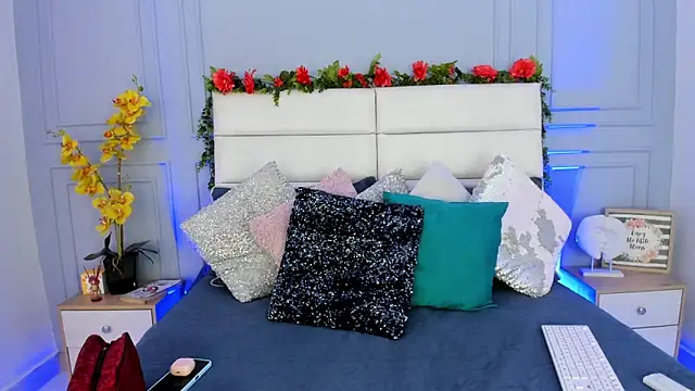 Karlagonzales  online show from March 18, 5:53 pm