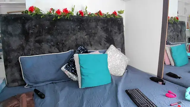 Karlagonzales  online show from February 20, 6:41 pm