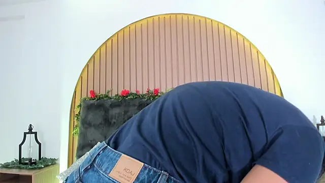 Karlagonzales  online show from March 5, 6:59 pm