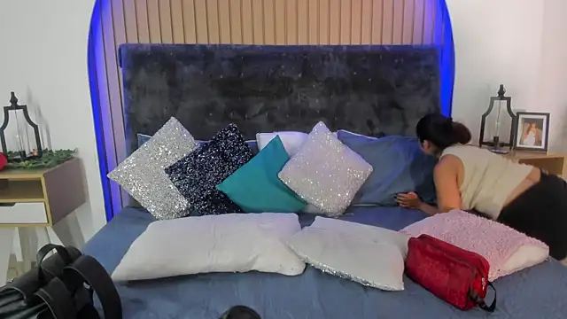 Snapshot of Karlagonzales_ chatting on April 15, 7:32 pm Karlagonzales online show from April 15, 7:32 pm