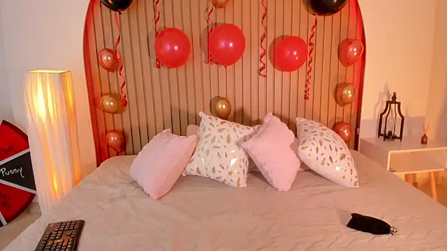 Snapshot of Karlagonzales_ chatting on April 18, 7:58 pm Karlagonzales online show from April 18, 7:58 pm