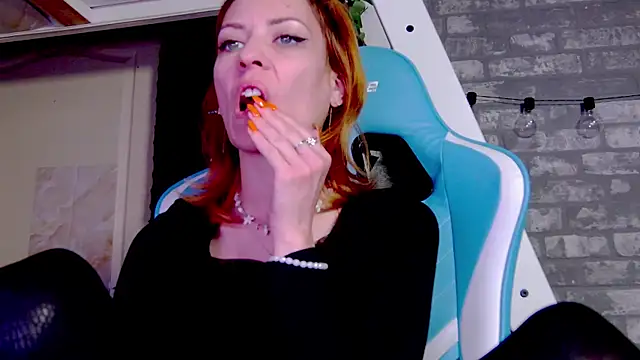 karo123421 online show from March 9, 7:05 pm