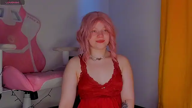 Snapshot of SueNiceeeee chatting on July 1, 2:46 am SueNiceeeee online show from July 1, 2:46 am