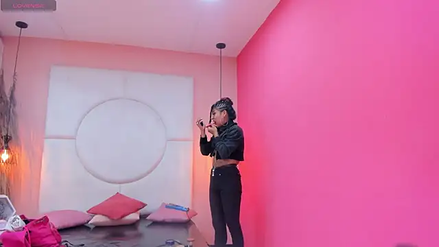 Snapshot of SilvanaCapelli chatting on February 14, 10:59 am SilvanaCapelli online show from February 14, 10:59 am