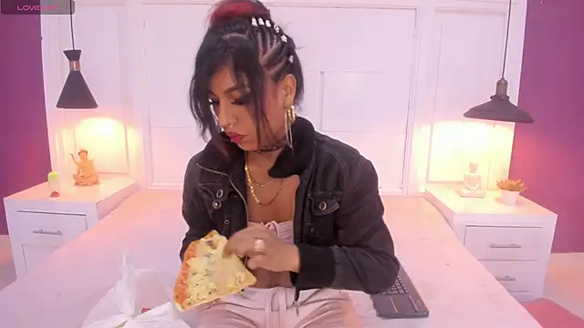 Snapshot of SilvanaCapelli chatting on March 5, 11:38 pm SilvanaCapelli online show from March 5, 11:38 pm