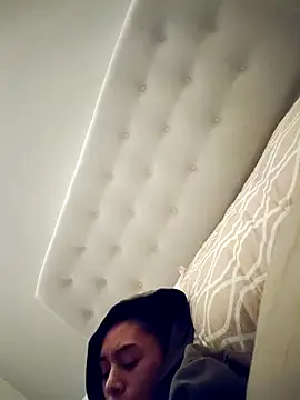 Leaberry online show from November 28, 4:48 am